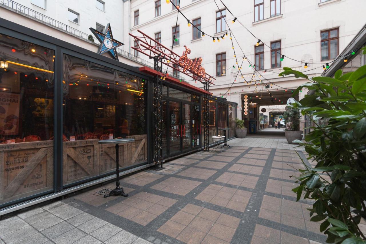 Sweet Dreams In The Heart Of The City Apartment Будапеща Екстериор снимка
