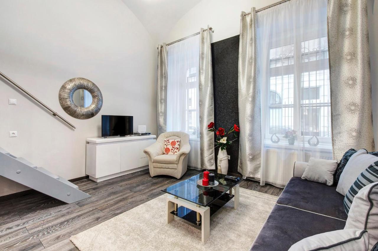 Sweet Dreams In The Heart Of The City Apartment Будапеща Стая снимка